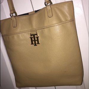 Tommy Hilfiger leather handbag